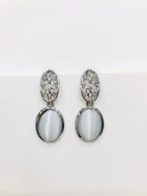 GRACEFUL EAR-DROP EARRINGS