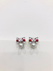 π BOW AND PEARL DELIGHT STUDS