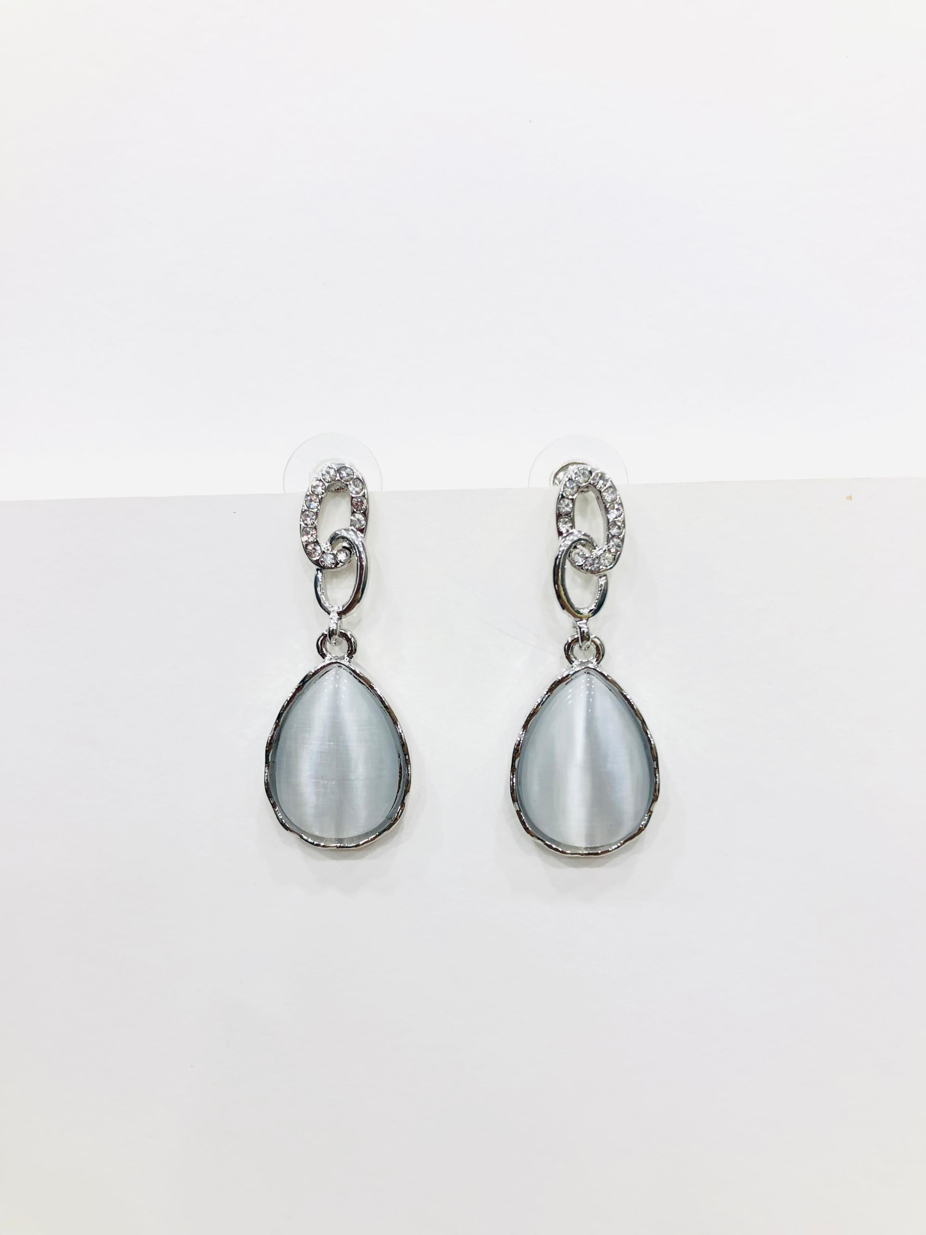 CHIC CRYSTAL DROP EARRINGS