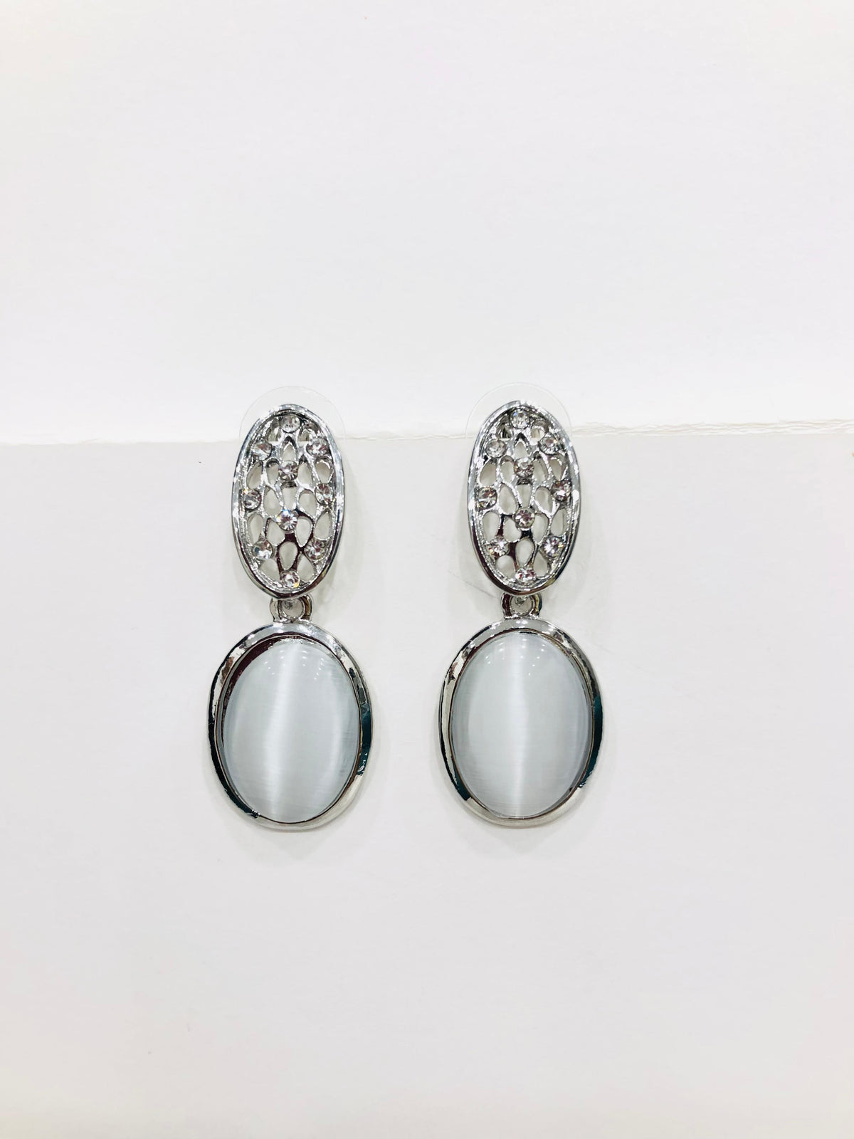 GRACEFUL EAR-DROP EARRINGS