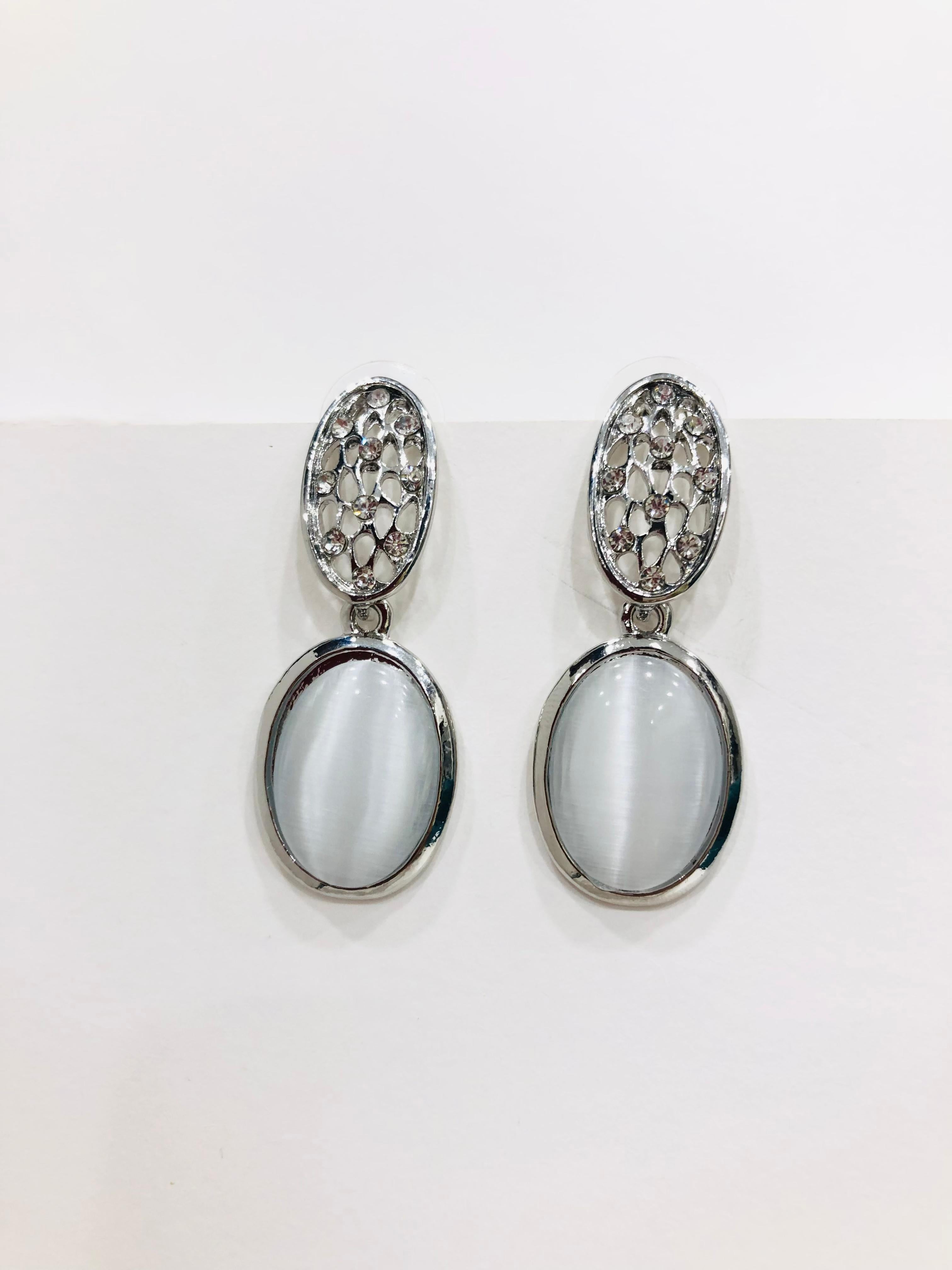 GRACEFUL EAR-DROP EARRINGS