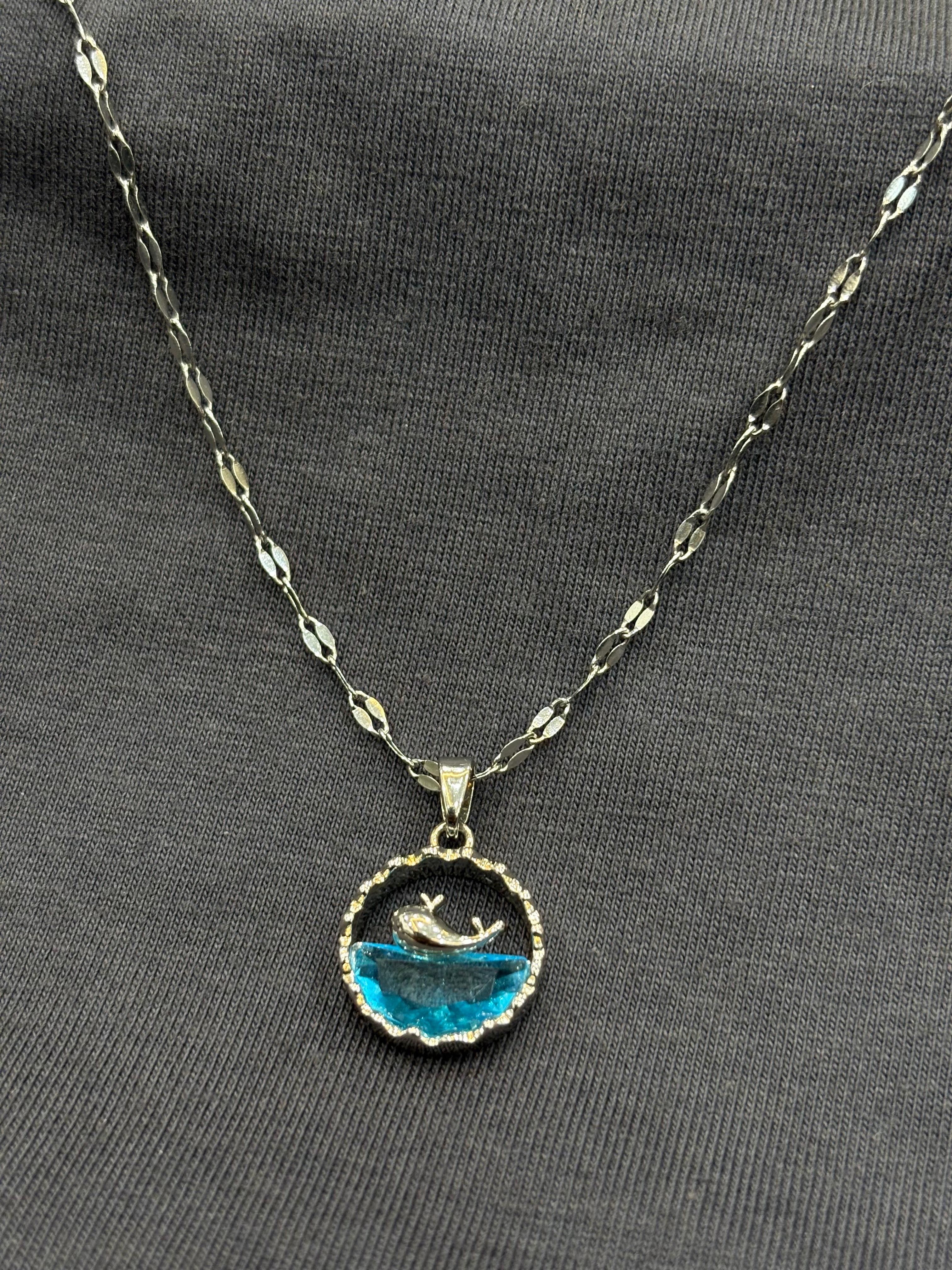 CHARMING SILVER WHALE PENDANT NECKLACE