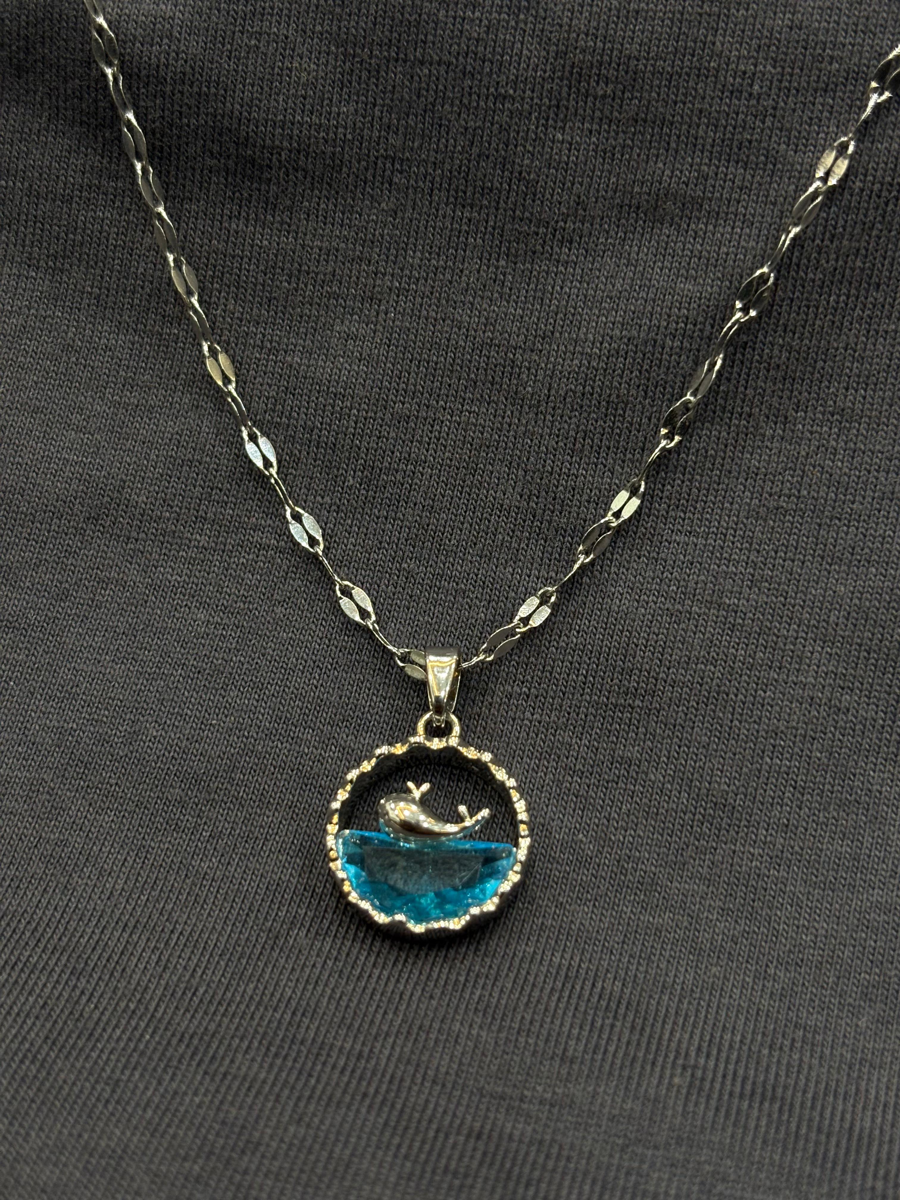 CHARMING SILVER WHALE PENDANT NECKLACE