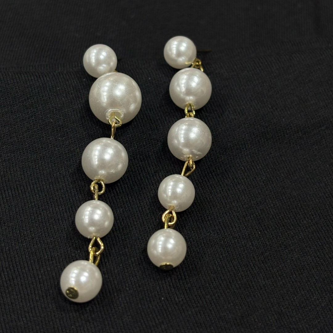 Multi-Pearl Dangle Earrings – A Timeless Statement ✨💖