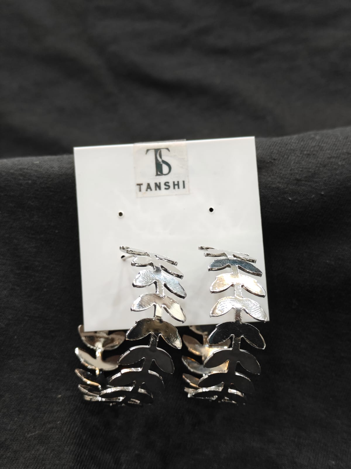 Silver Leaf Hoop Earrings – Nature-Inspired Elegance!