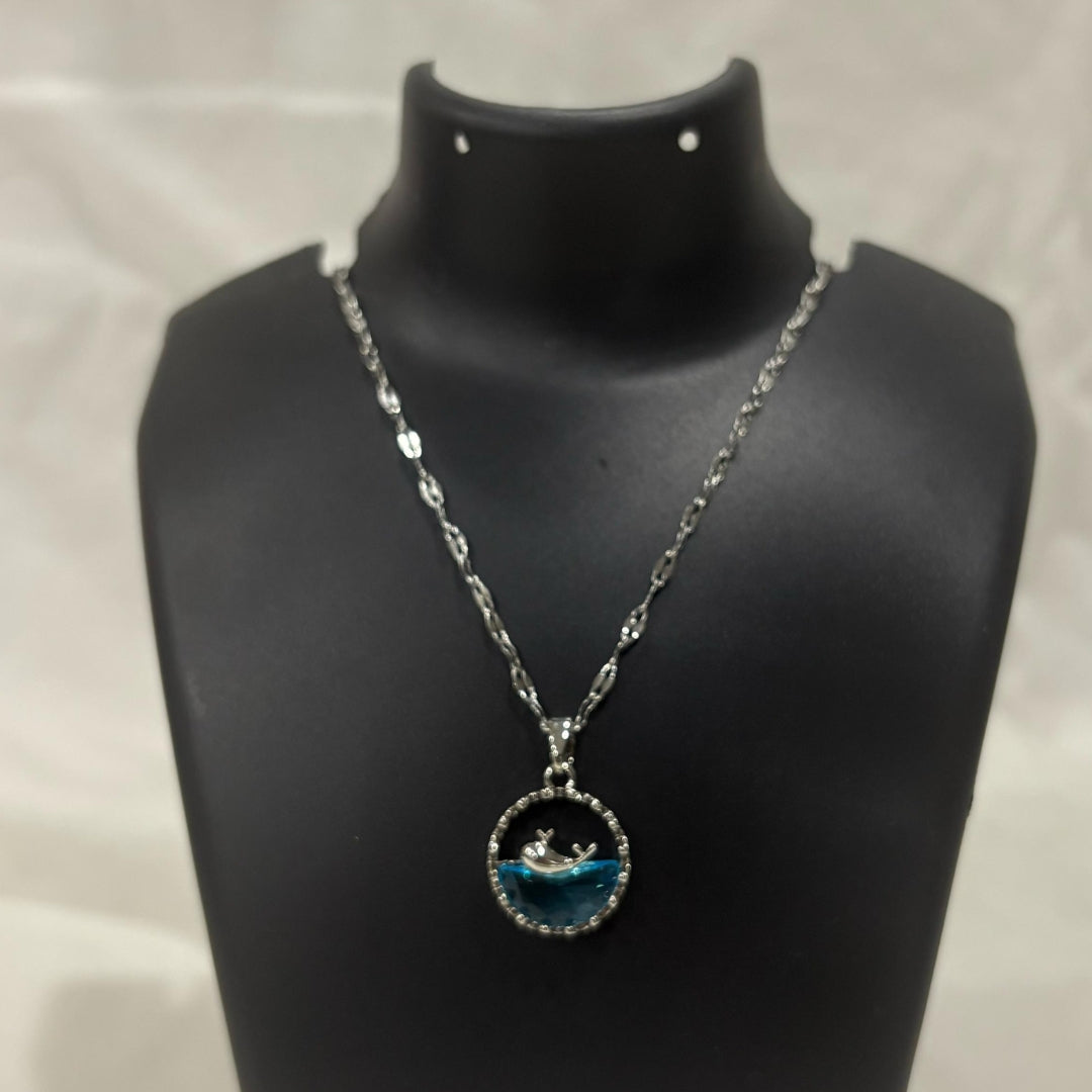 CHARMING SILVER WHALE PENDANT NECKLACE