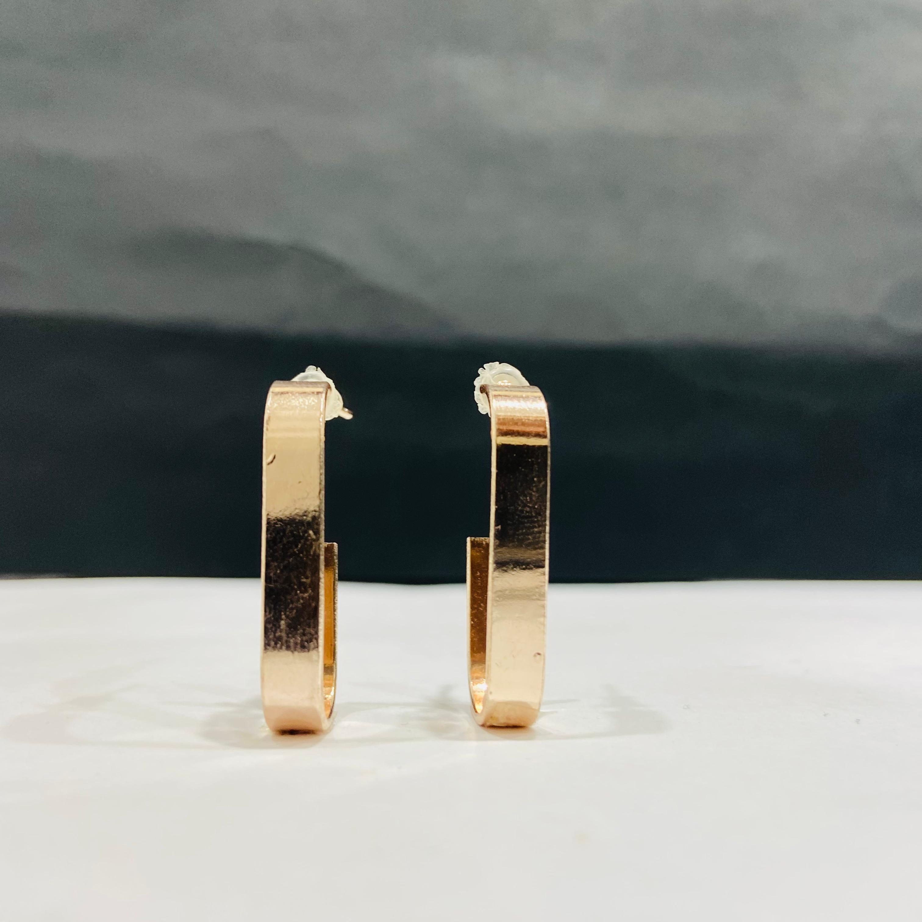 SCULPTED GEO-HOOP EARRINGS