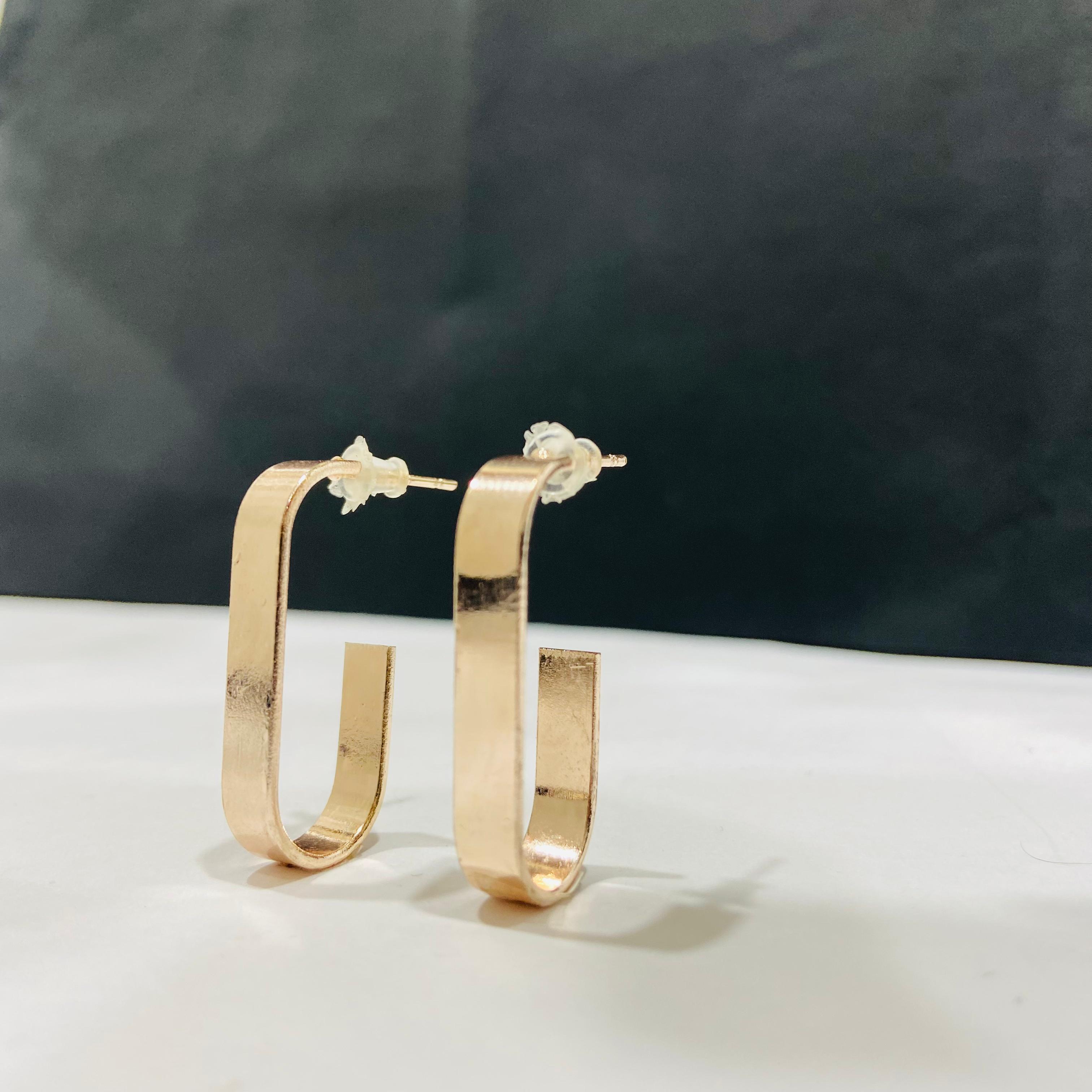 SCULPTED GEO-HOOP EARRINGS