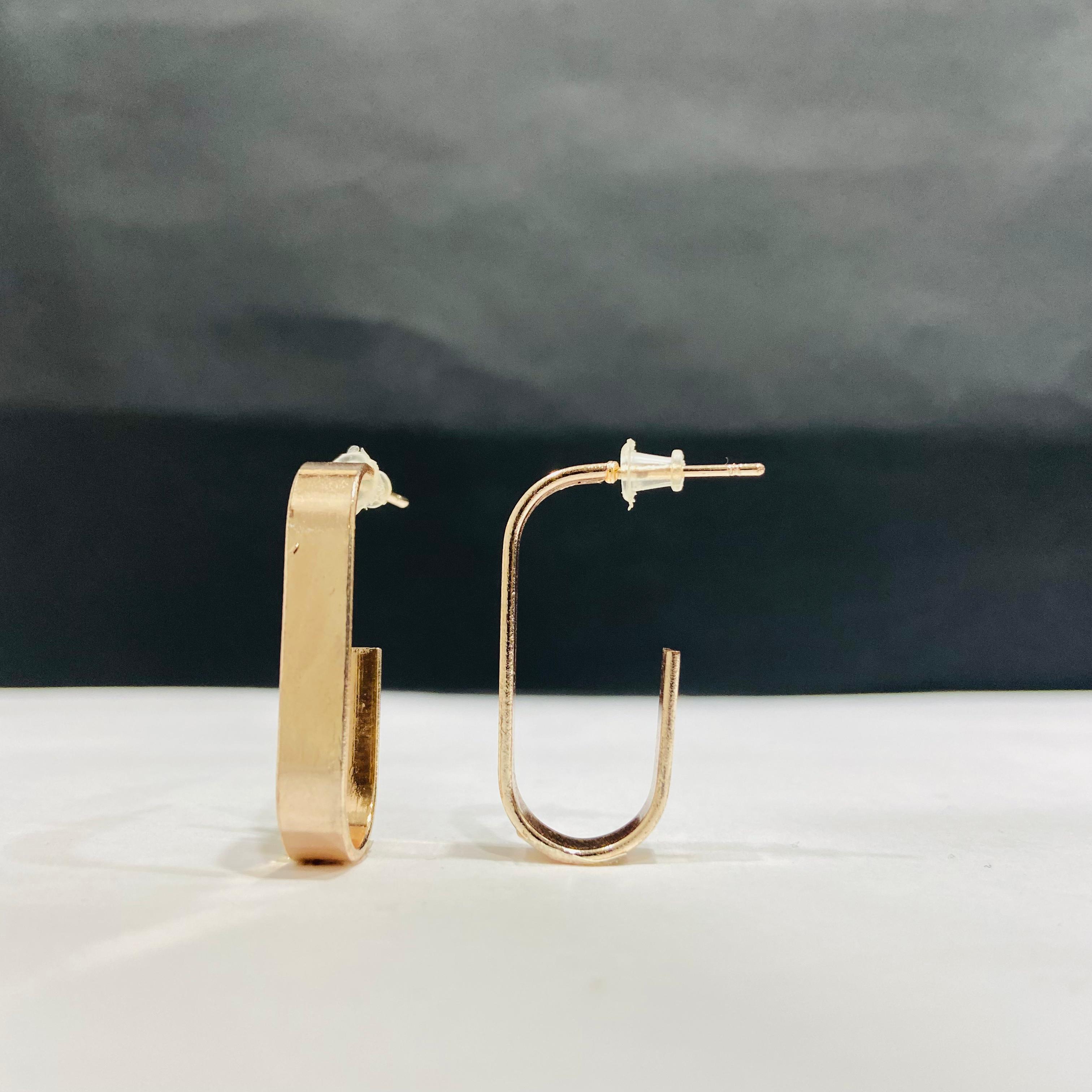 SCULPTED GEO-HOOP EARRINGS