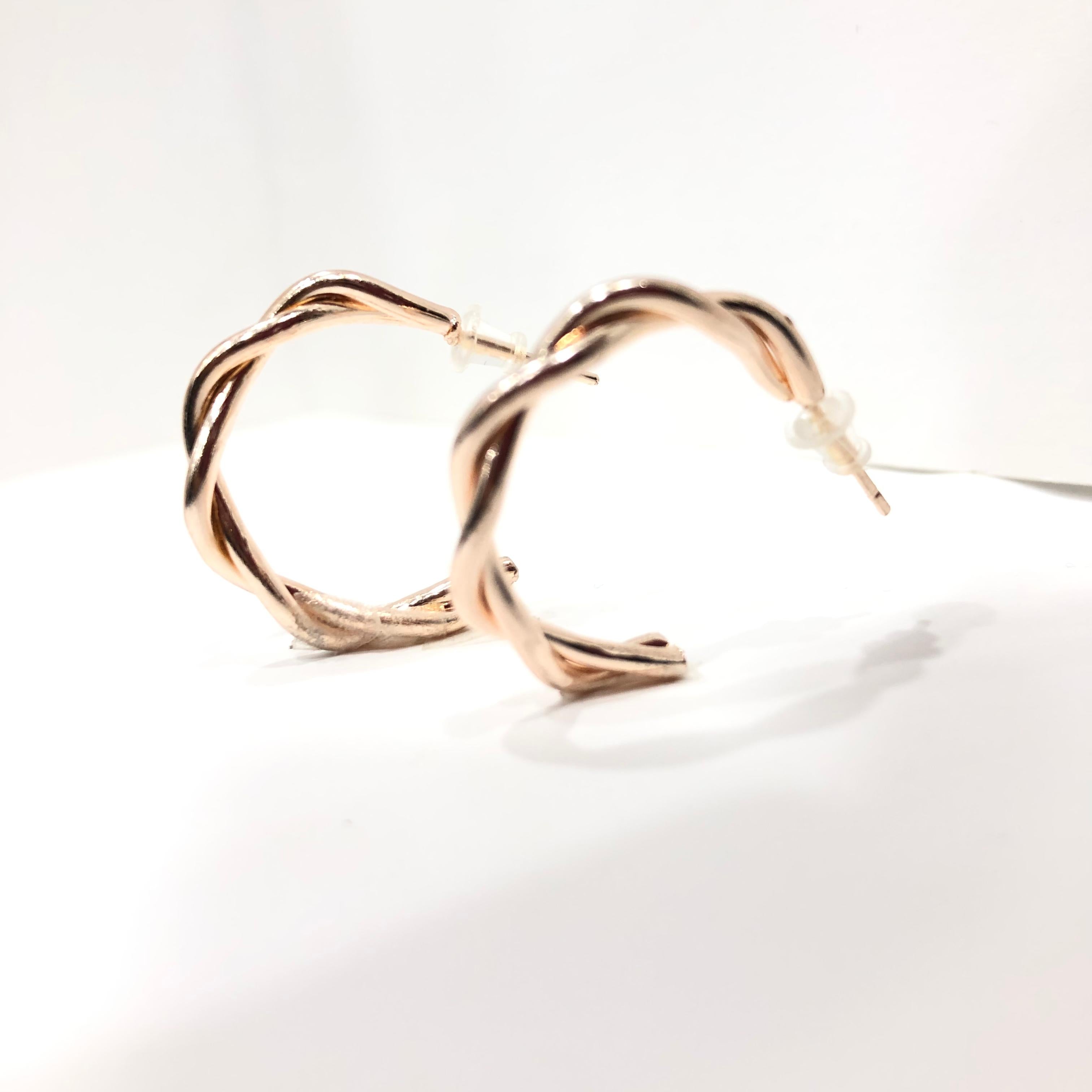 TWISTED SIMPLE MUST HAVE HOOPS