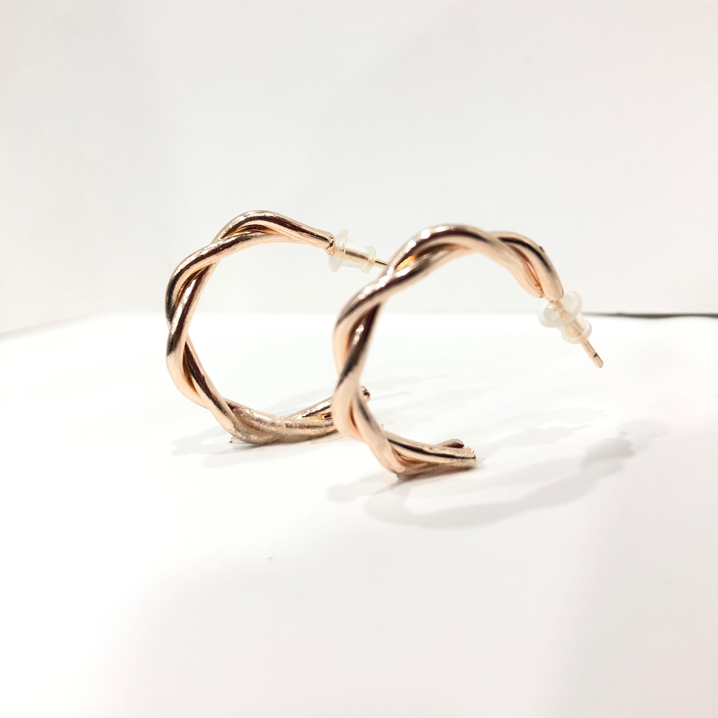TWISTED SIMPLE MUST HAVE HOOPS
