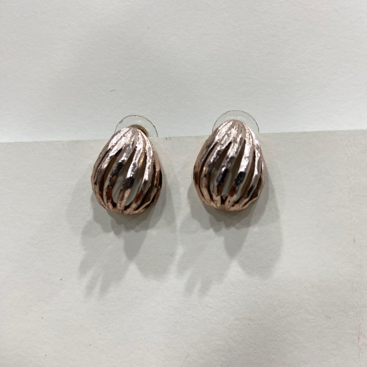 MATTE GOLD INTERLINKED HOOP EARRINGS – MODERN GLAM