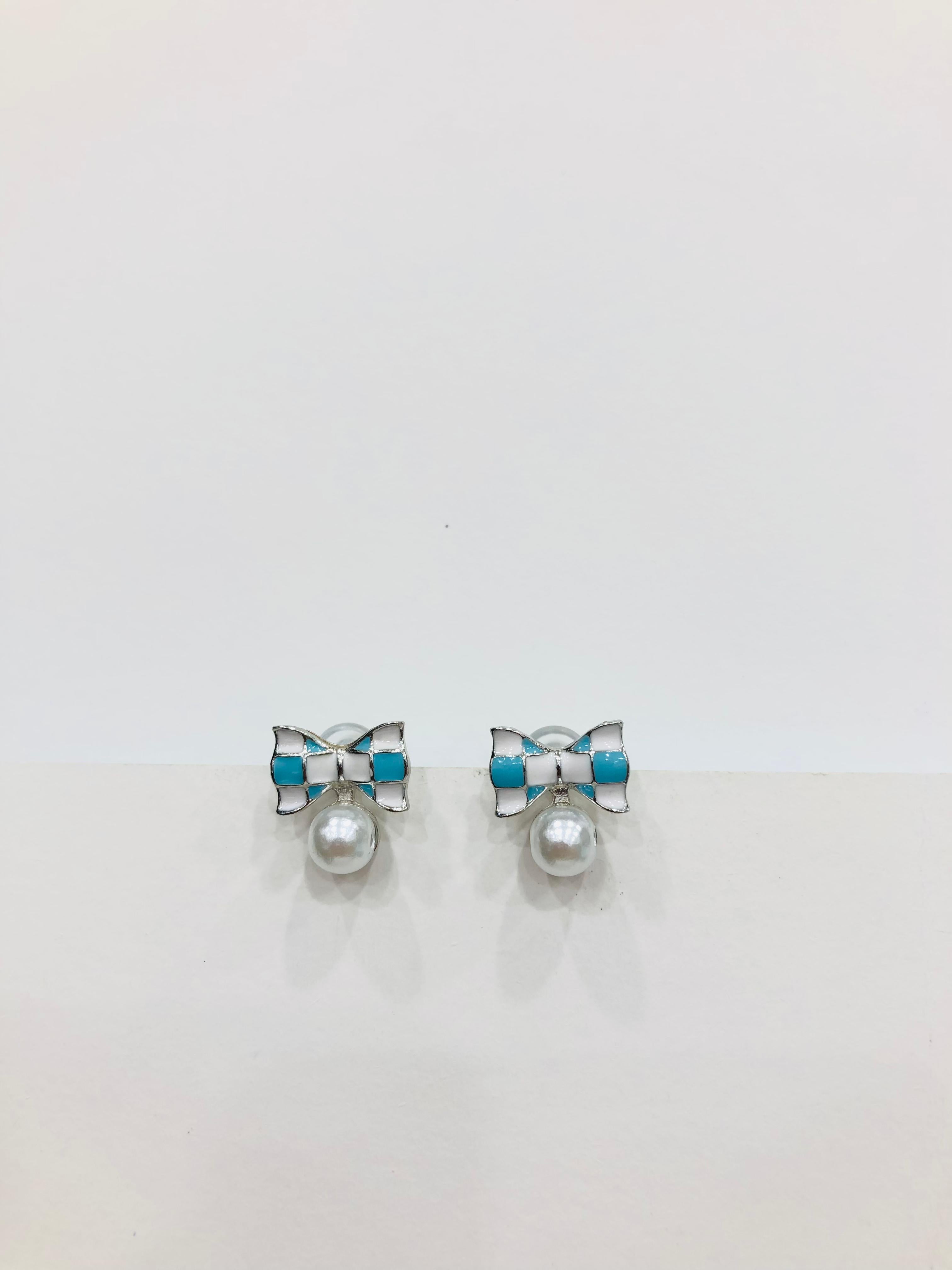 🎀 BOW AND PEARL DELIGHT STUDS