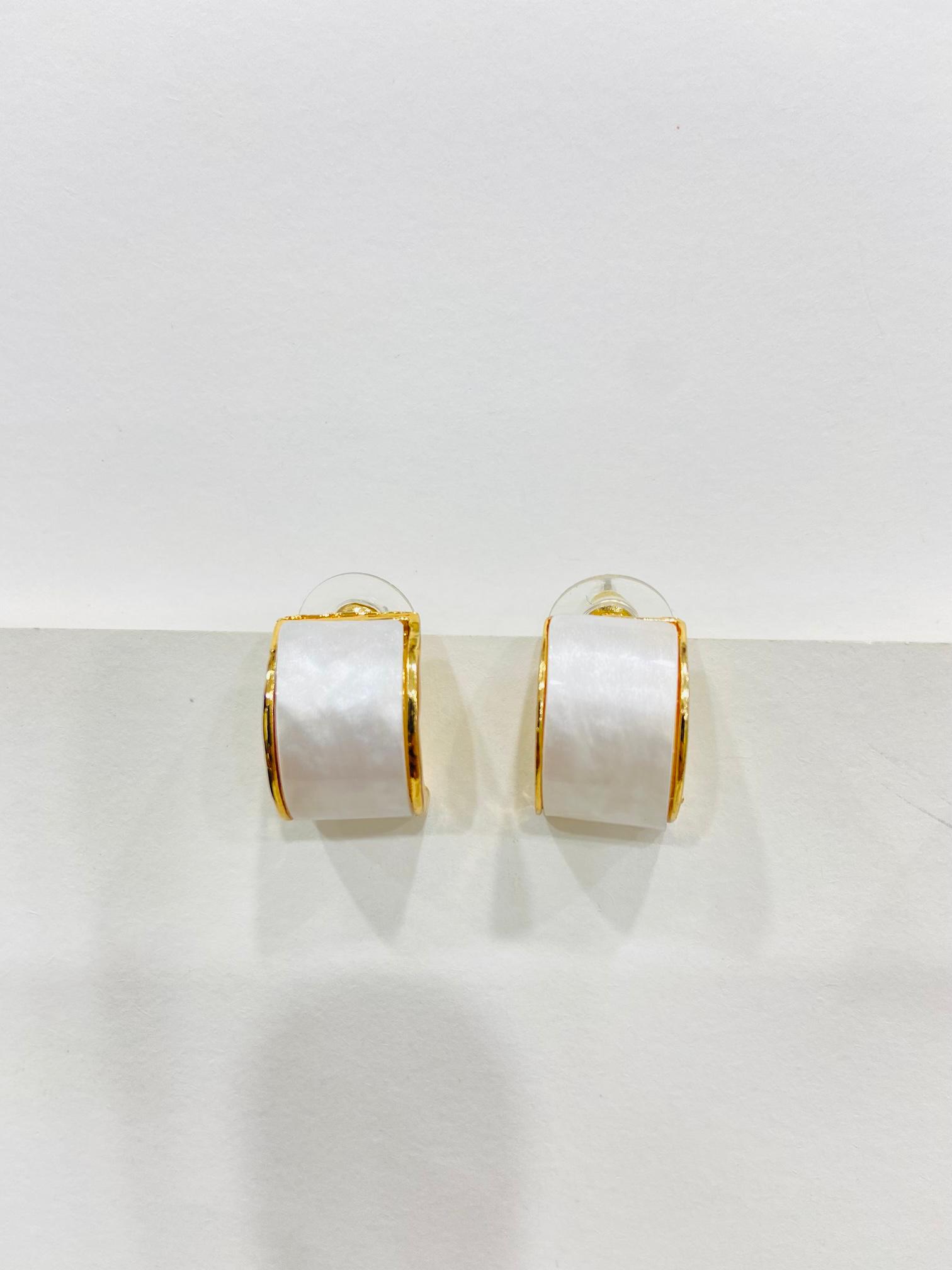 ELEGANT HALF HOOP STUD