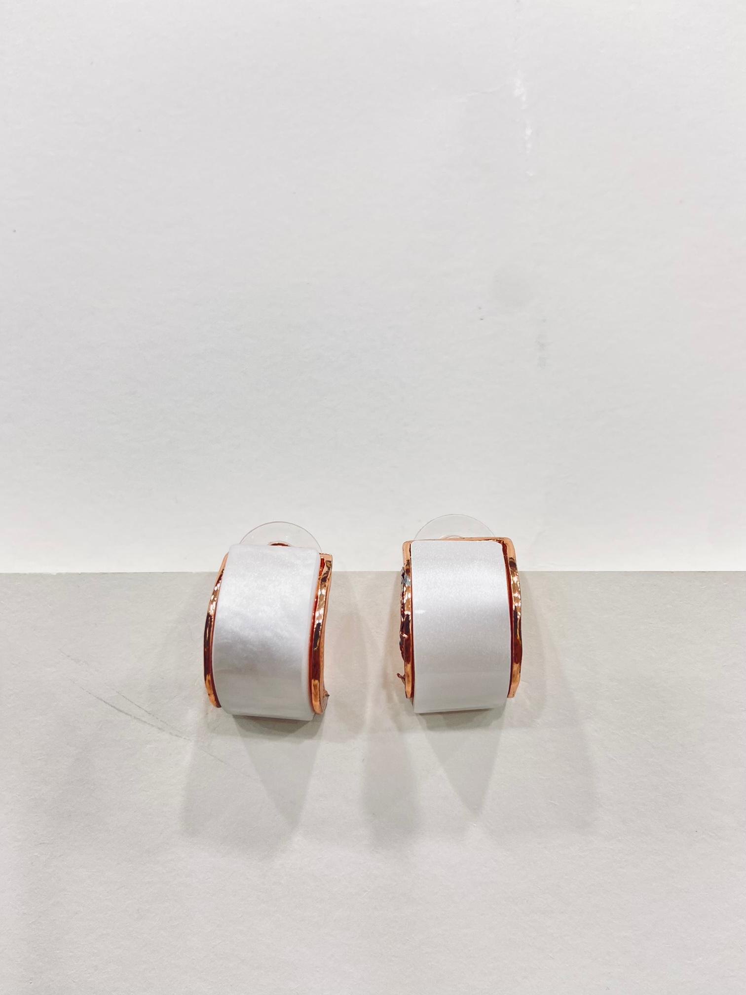 ELEGANT HALF HOOP STUD